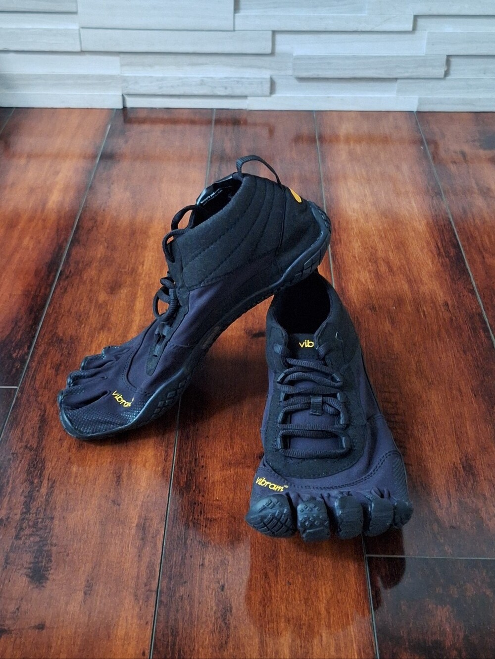Vibram FiveFingers V-Trek Insulated Black EU 42 US 9-9.5 Barefoot Trail Shoes